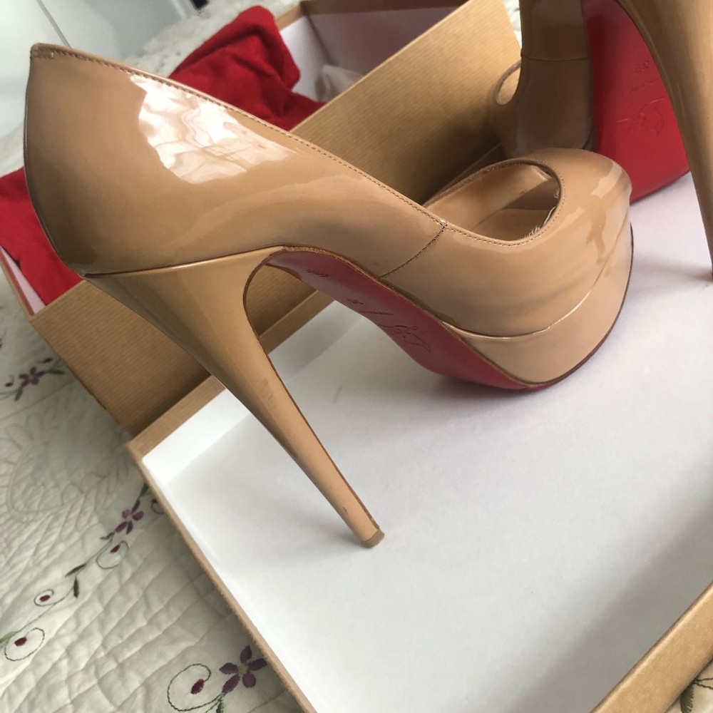 Shoes - Picture 7 of 8